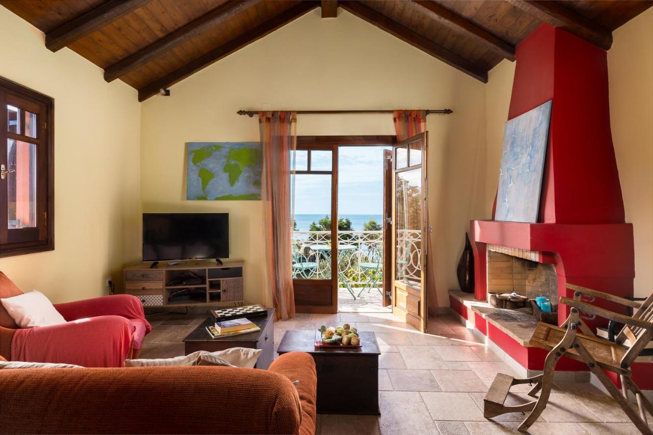 Beachfront Villa Meliti Ágios Matthaíos Bagian luar foto