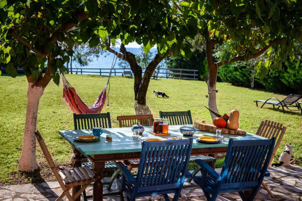 Beachfront Villa Meliti Ágios Matthaíos Bagian luar foto