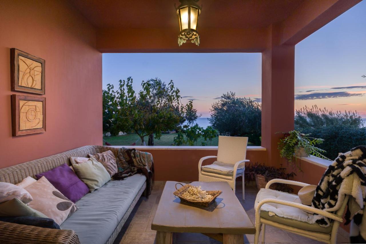 Beachfront Villa Meliti Ágios Matthaíos Bagian luar foto