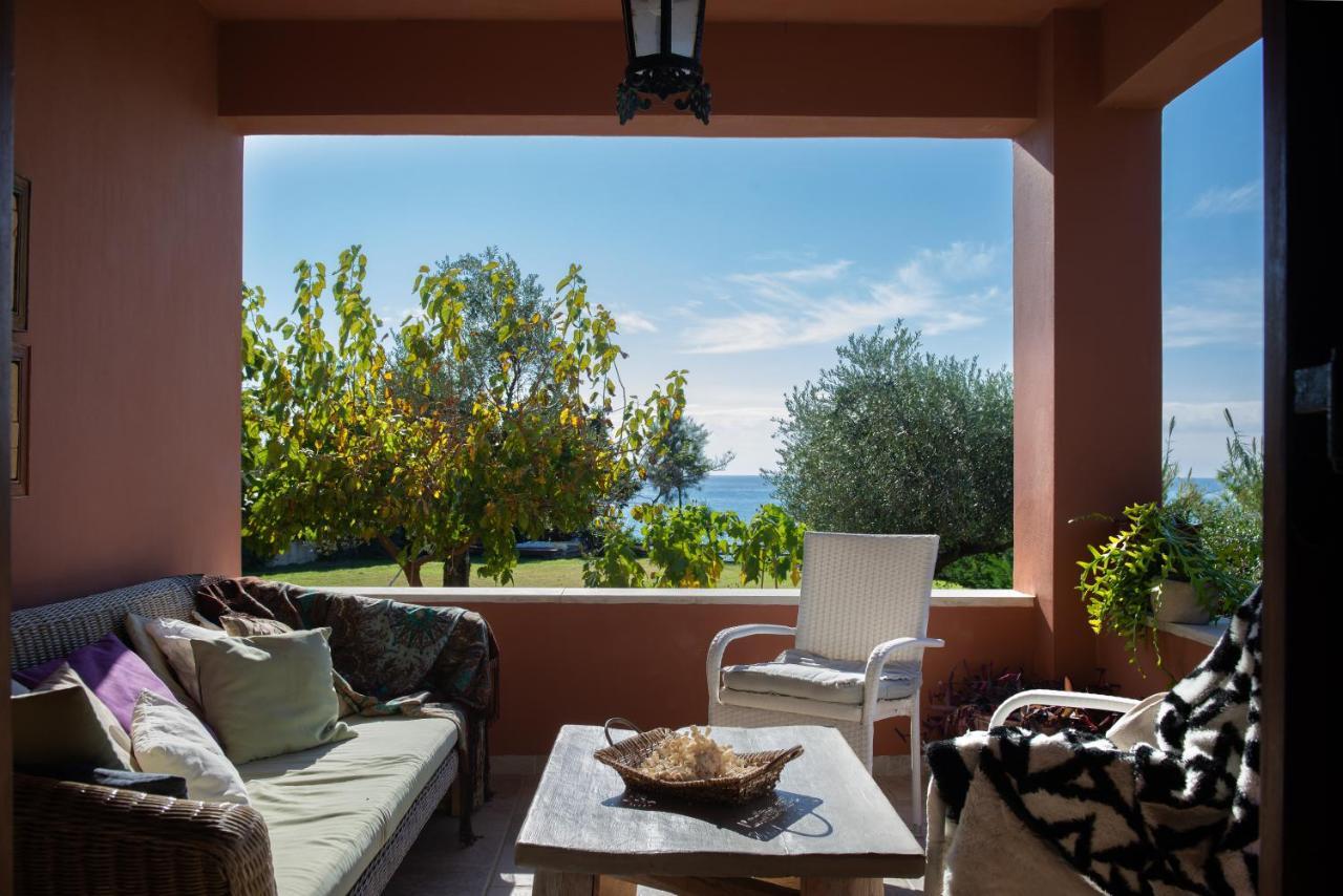 Beachfront Villa Meliti Ágios Matthaíos Bagian luar foto