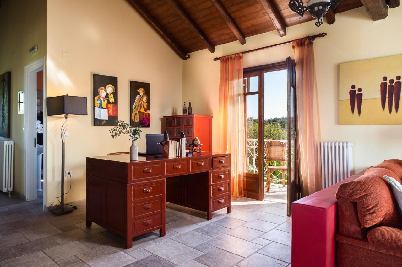 Beachfront Villa Meliti Ágios Matthaíos Bagian luar foto