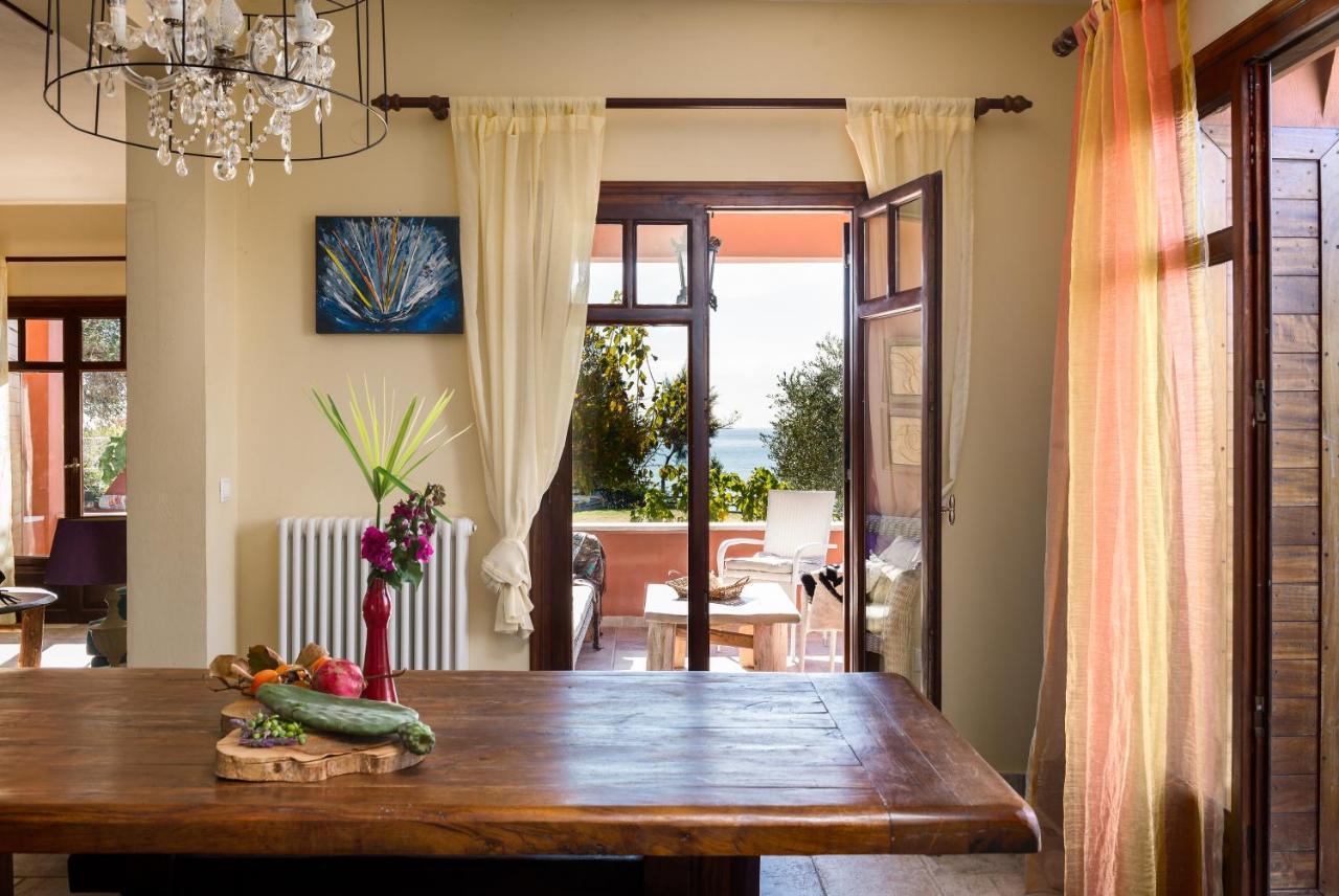 Beachfront Villa Meliti Ágios Matthaíos Bagian luar foto