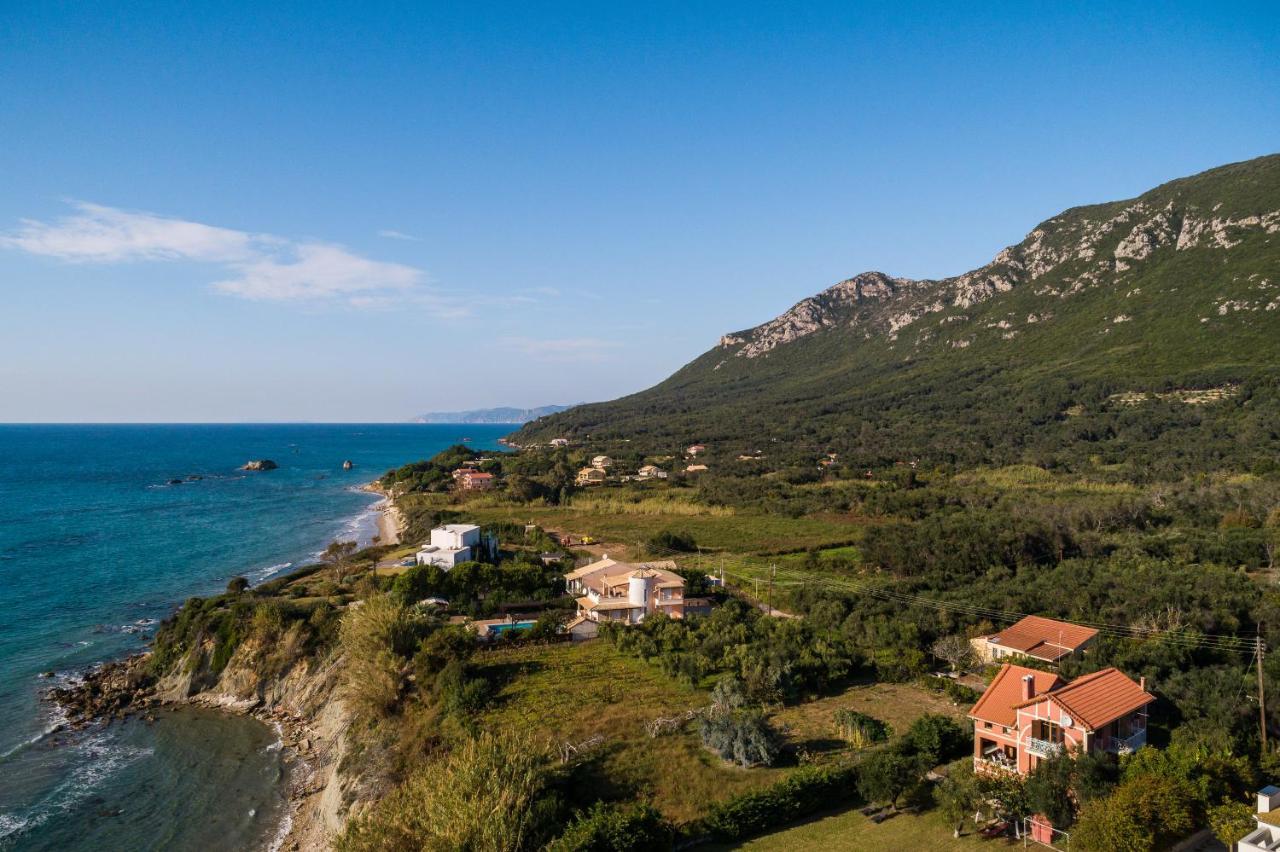 Beachfront Villa Meliti Ágios Matthaíos Bagian luar foto