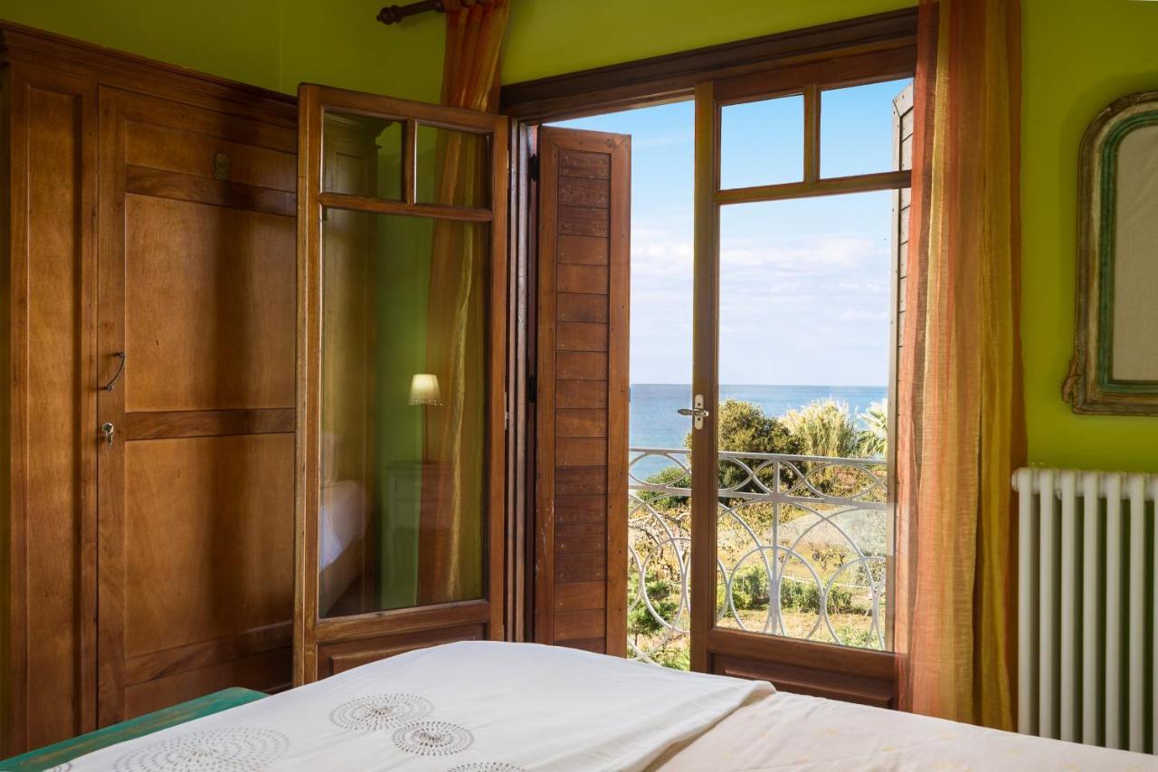 Beachfront Villa Meliti Ágios Matthaíos Bagian luar foto