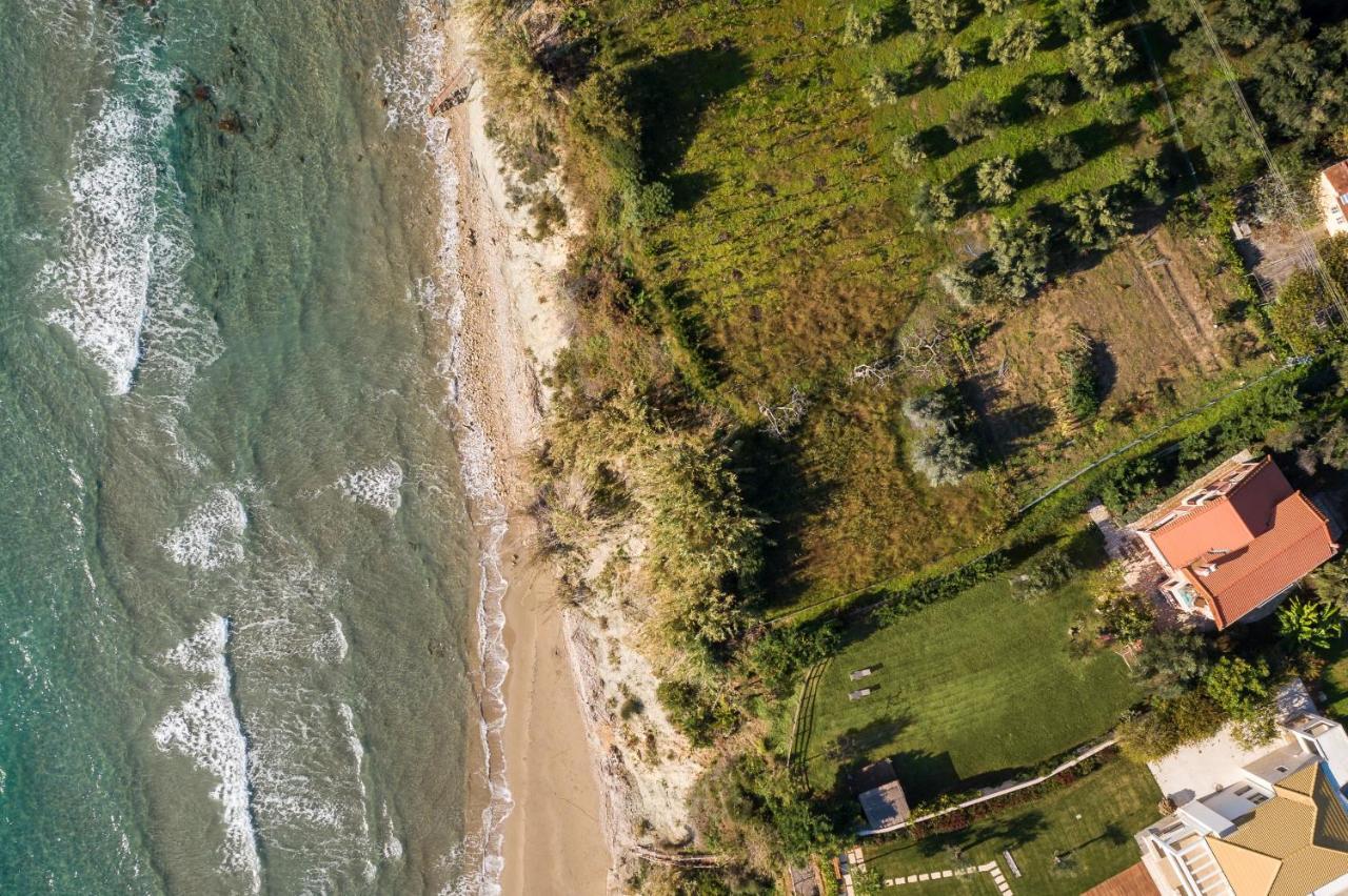 Beachfront Villa Meliti Ágios Matthaíos Bagian luar foto